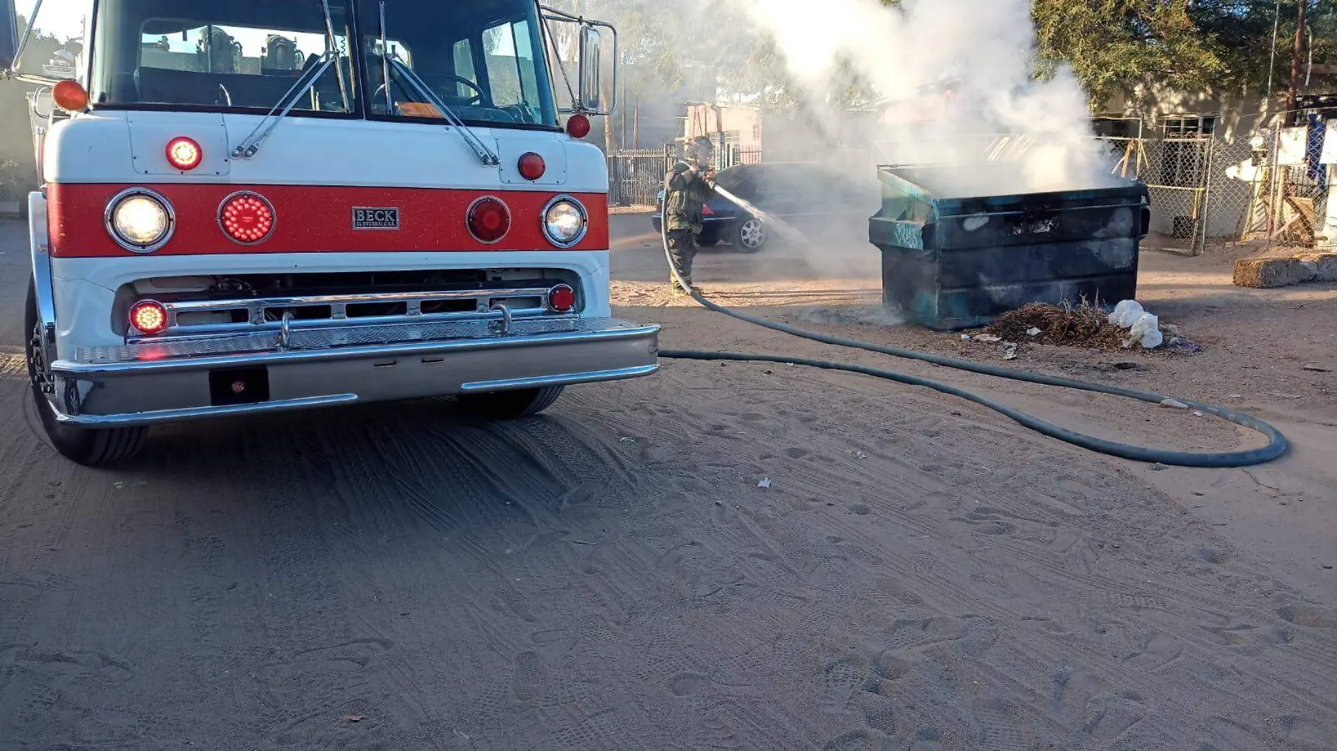 Los vagos incendiaron la basura de un contenedor, provocando la movilización de los Bomberos Voluntarios hasta la avenida 5 de Mayo entre calles 34 y 35